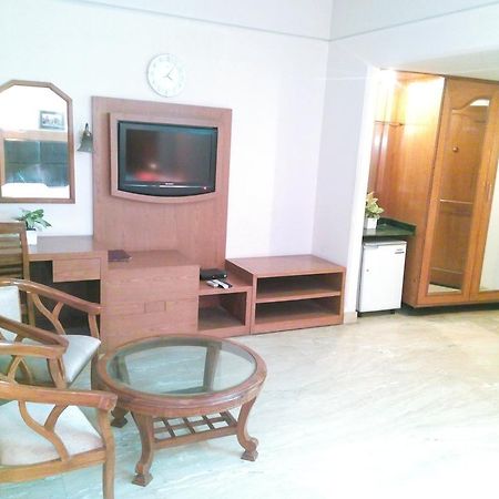 Hotel Queens Residency Gurgaon Esterno foto