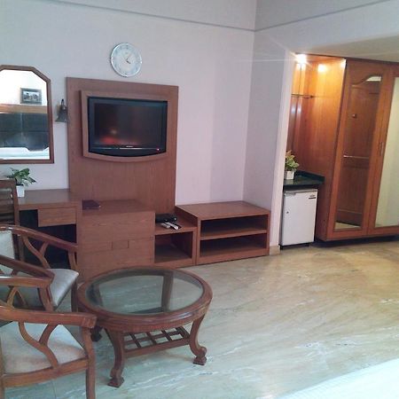 Hotel Queens Residency Gurgaon Esterno foto