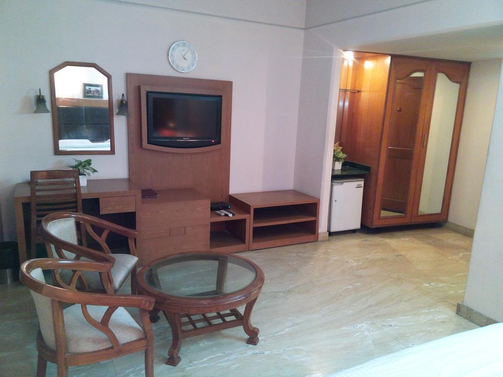 Hotel Queens Residency Gurgaon Esterno foto