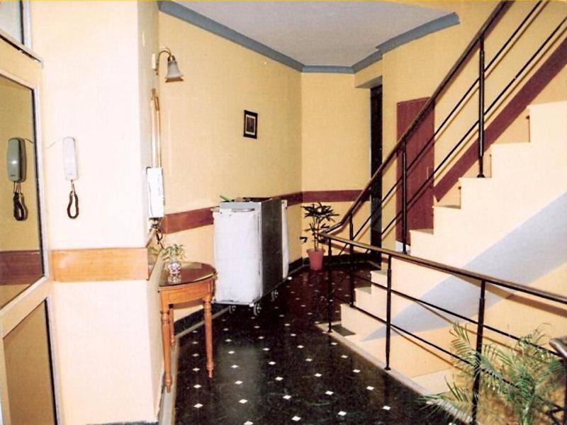 Hotel Queens Residency Gurgaon Esterno foto
