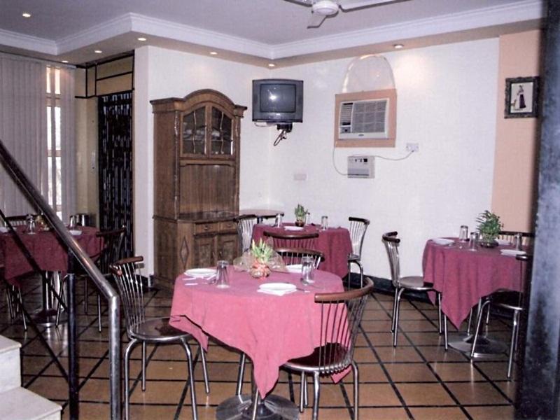 Hotel Queens Residency Gurgaon Esterno foto